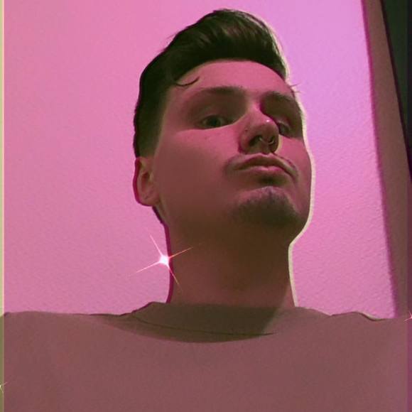 Poshmark profile picture for @sawdust